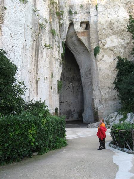 Syracuse : the Latomia and the Ear of Dionysius 