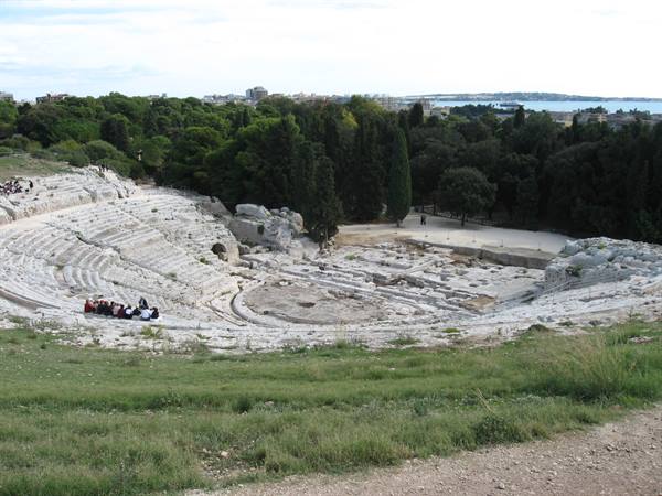 Syracuse : the theatre and the sea
