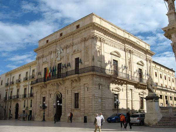 Syracuse . the town hall