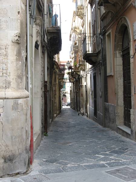 Syracuse : little alley in the centre