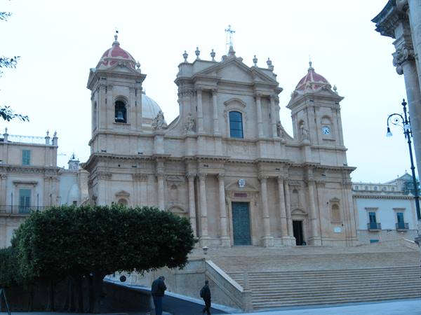 Noto : the cathedral at sunset