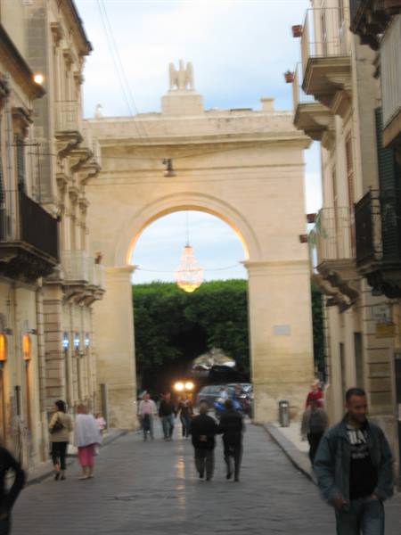 Noto : the main street