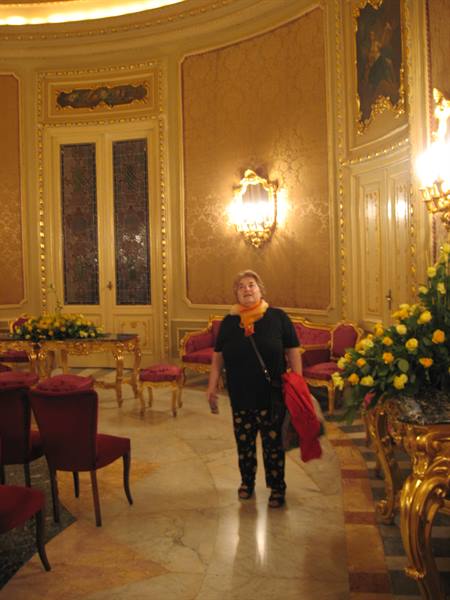 Noto : hall of mirrors