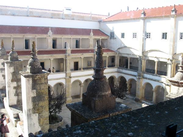 Tomar : a cloister