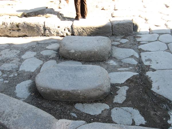 Pompeii : the ' pedestrian crossings '