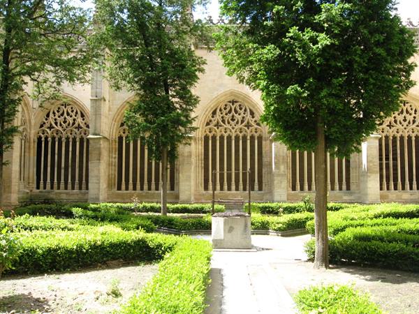Segovia :the cathedral cloister