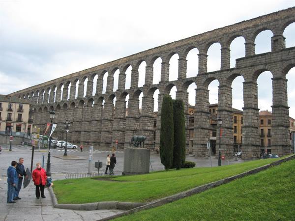Segovia : the Roman aqueduct
