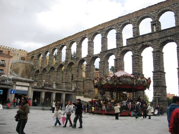 The Roman aqueduct and the carousel !