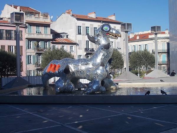 Promenade des arts: monster of Lochness