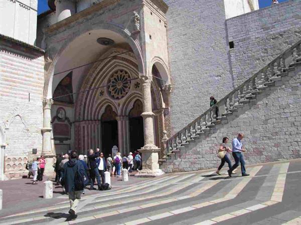 Gothic portal lower basilica Assisi