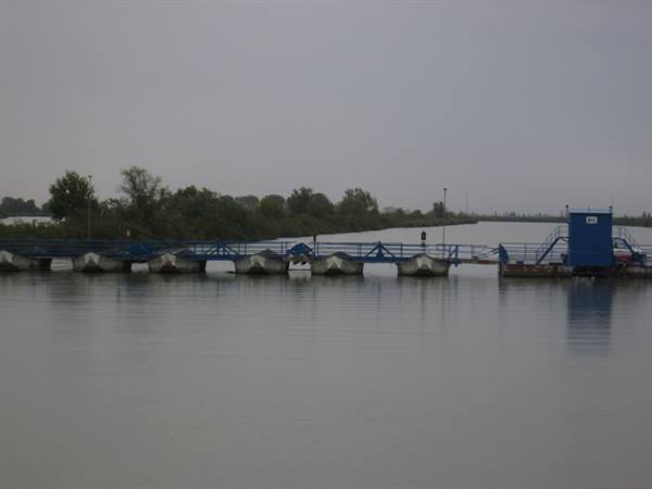 Pontoon bridge