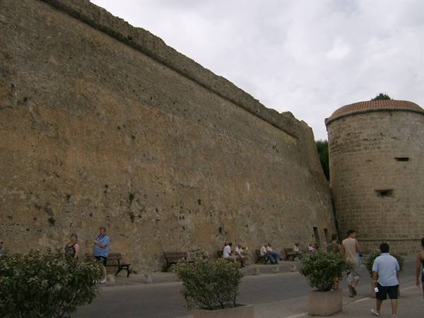 Alghero - walls