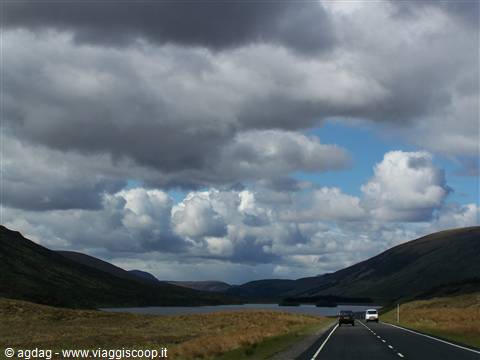 A835-A832 - Valley and sky