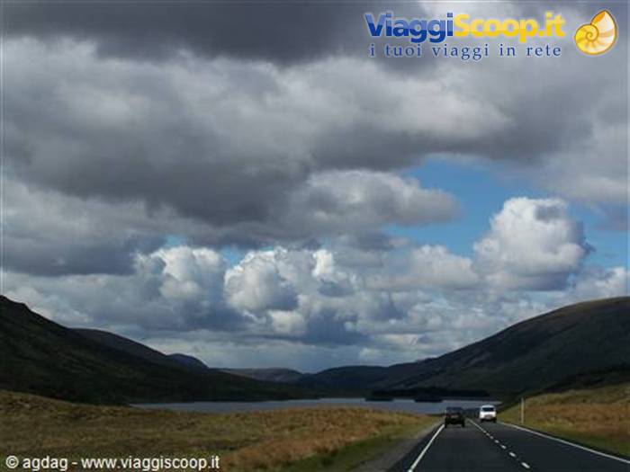 A835-A832 - Valley and sky