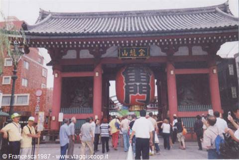 Tourists beneath the giant red lantern of Kaminarimon Gate, Tokyo