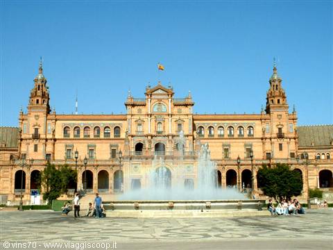 Fountain in front of the brick palace of Plaza de España, Seville