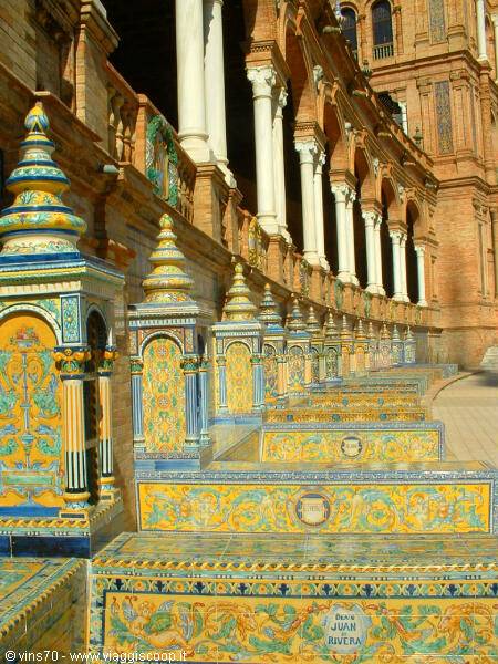 Plaza de España, Seville: colorful tiled bench beneath the colonnade