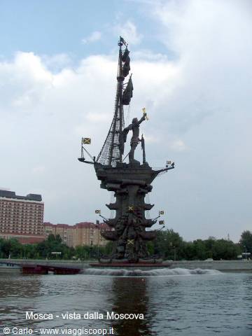 Peter the Great statue on ship, Moscow, cloudy sky