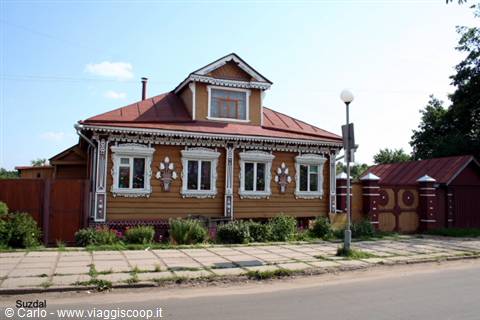 Carved wooden house in Suzdal, Golden Ring, in the sunlight
