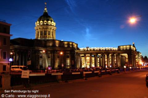 Kazan Cathedral in Saint Petersburg, illuminated colonnade at night