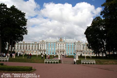 Catherine Palace in Pushkin, blue and gold facade framed by trees and visitors