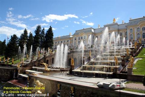 Golden fountains of the Grand Cascade in front of Peterhof Palace
