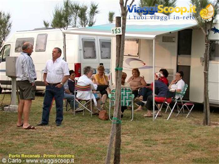 Porto Recanati campsite: friends sit under the camper awning chatting
