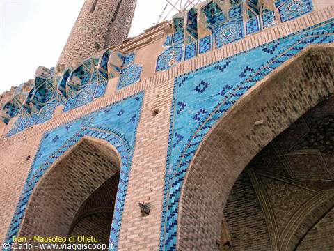 Oljeitu Mausoleum in Soltaniyeh: turquoise tiles, brick arches and minaret