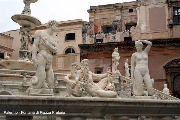 Palermo - the fountain of Piazza Pretoria