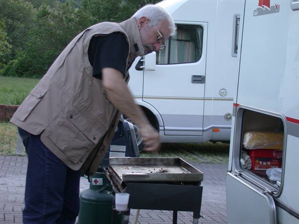 Città di Castello - The first ones stuff themselves - Ivano at the grill