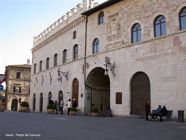 Assisi - Piazza del Comune