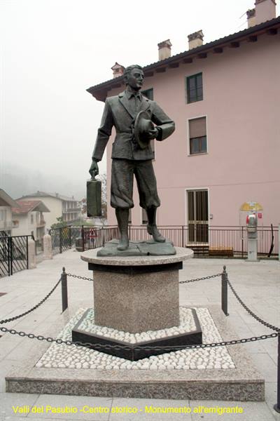 Valli del Pasubio - Old town - Monument to the Emigrant