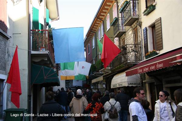 Lake Garda - Lazise - Libera contrà del marciapiè