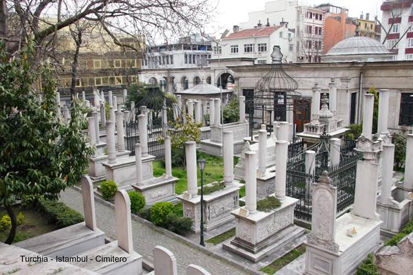 Turkey - Istanbul - cemetery