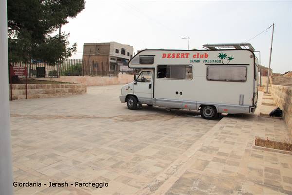 Jordan - Jerash - Parking