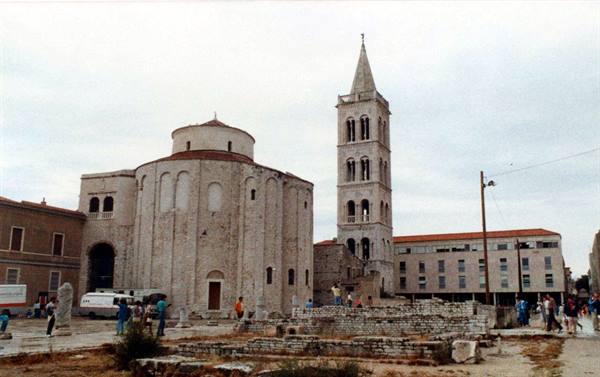 St. Donatus church and Romanesque bell tower in Zadar, tourists walking by