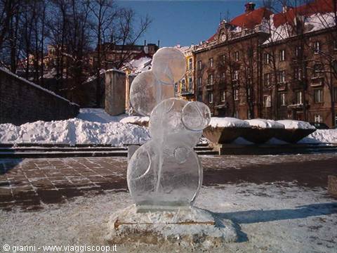 Ice sculpture