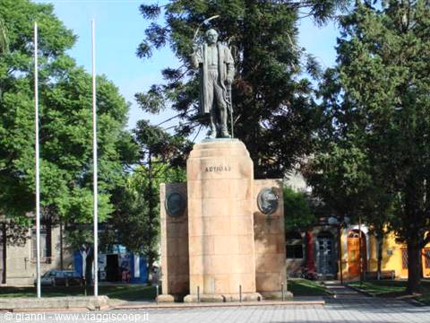 General José Artigas Square.
