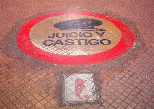 Detail of Plaza de Mayo in November 2004.