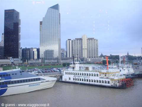 Leaving the port towards Montevideo.