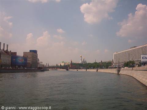 Moskva, with the Kremlin in the background