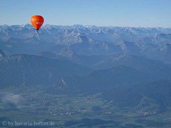 Gli Alpi da una mongolfiera di Bavaria Ballonfahrten