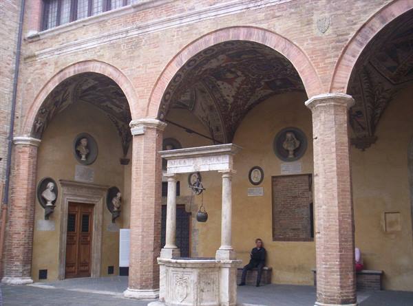 Palazzo Chigi-Saracini (interior)