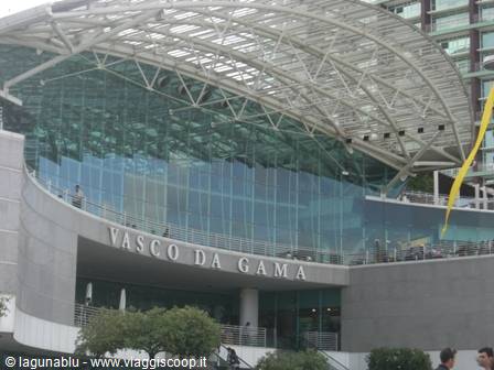 Vasco da Gama shopping center in Lisbon, glass and steel roof