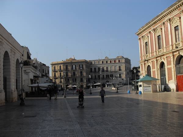 a glimpse of Bari