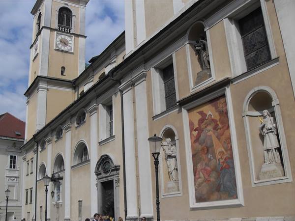 St Nicholas Cathedral