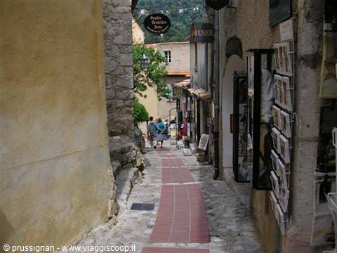 strolling in Eze