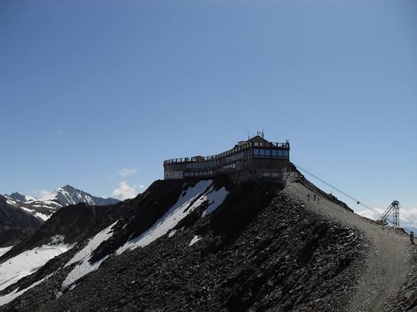 the highest hotel in the Alps