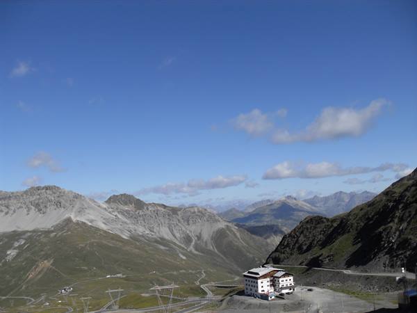 view towards the Lombard side