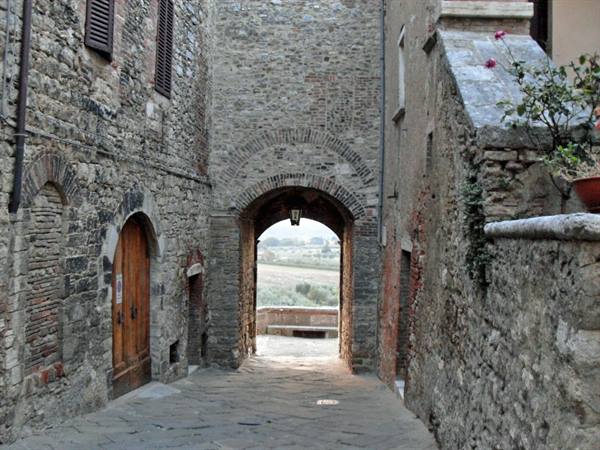 a gate in Rapolano Terme